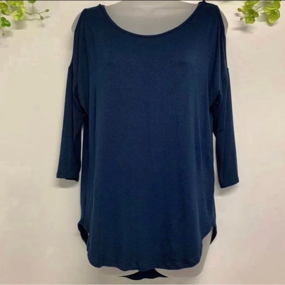 Papermoon 3/4 sleeve, cold shoulder, navy blue top, washed but never worn - Picture 2 of 6